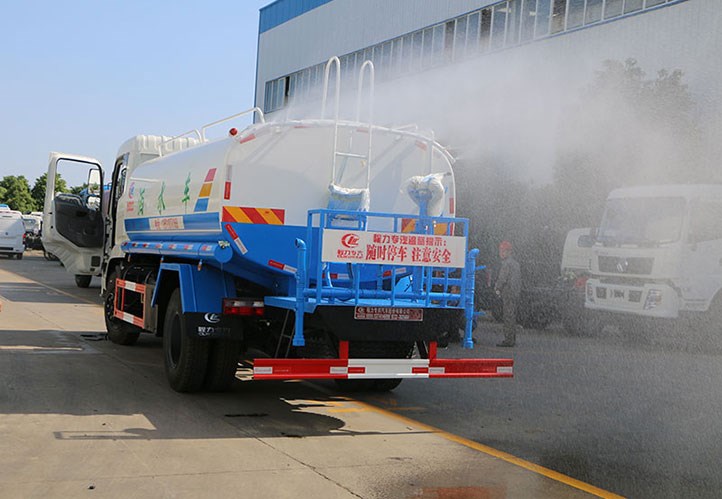 東風御虎d913灑水車
