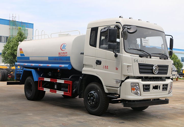 國(guó)五東風(fēng)專(zhuān)底灑水車(chē)｜12噸灑水車(chē)