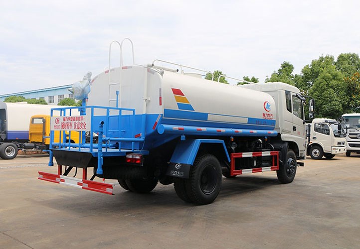 國(guó)五東風(fēng)專(zhuān)底灑水車(chē)｜12噸灑水車(chē)