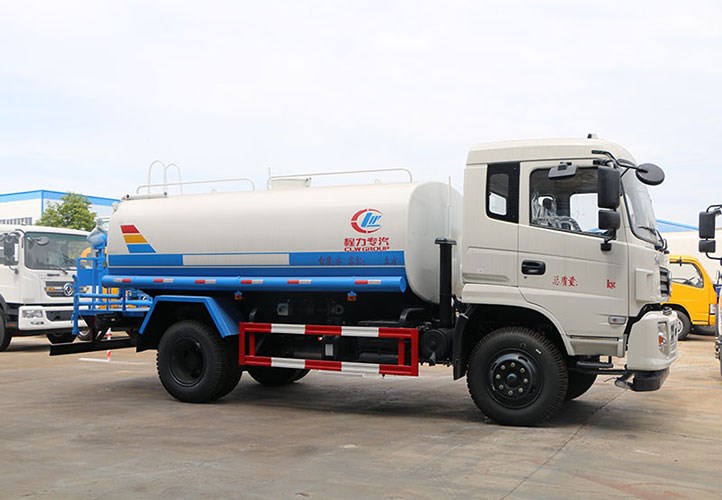 國(guó)五東風(fēng)專(zhuān)底灑水車(chē)｜12噸灑水車(chē)