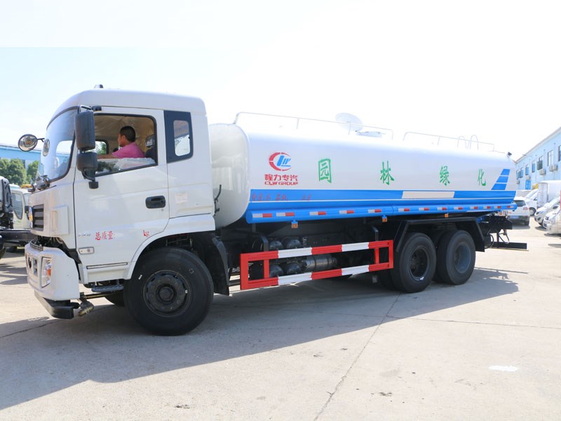 東風專底后雙橋20噸灑水車