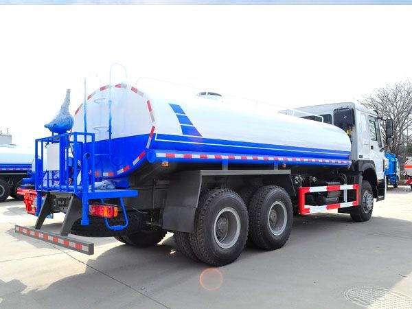 重汽豪沃20噸后雙橋灑水車