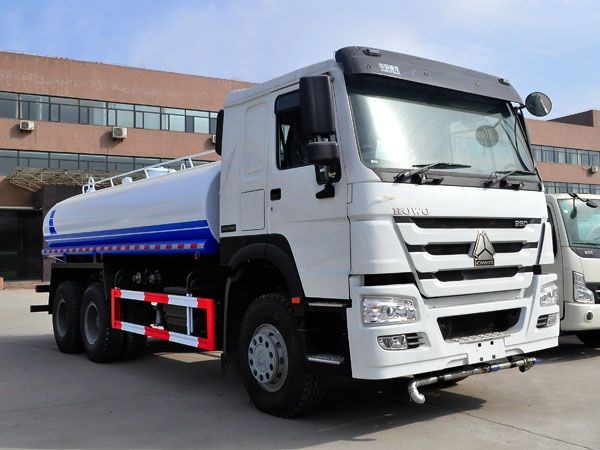 重汽豪沃20噸后雙橋灑水車