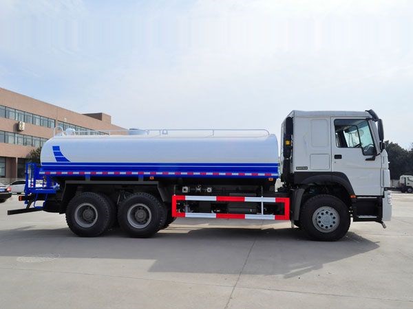 重汽豪沃20噸后雙橋灑水車