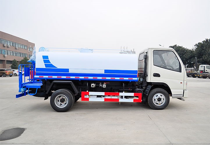 國五東風福瑞卡5噸灑水車