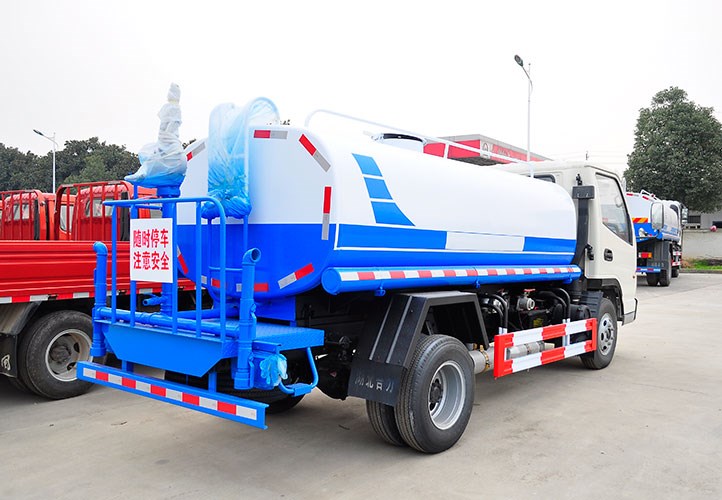 國五東風福瑞卡5噸灑水車