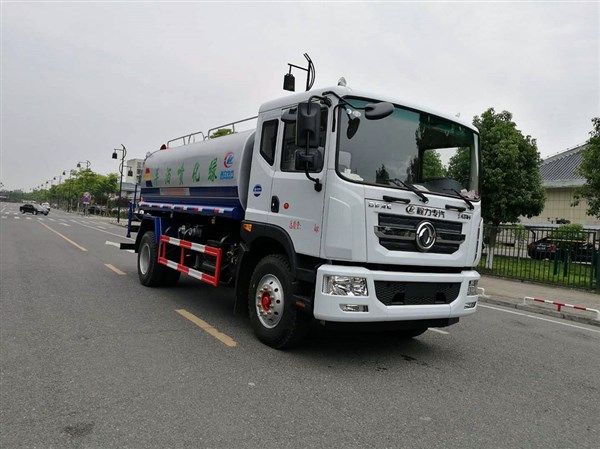 10方東風D9噴霧車